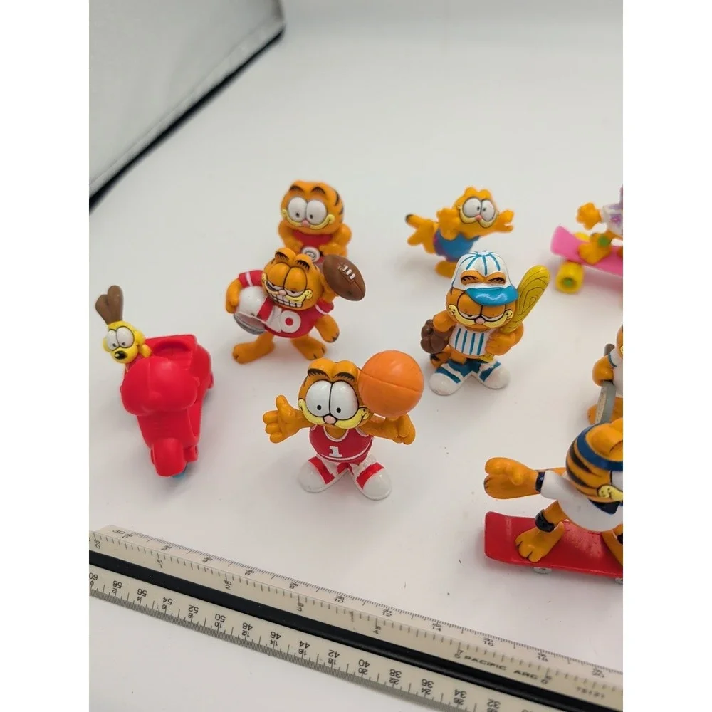 VTG 1978- 1981 Garfield United Feature Syndicate Plastic Toy Figure set of 9 PVC